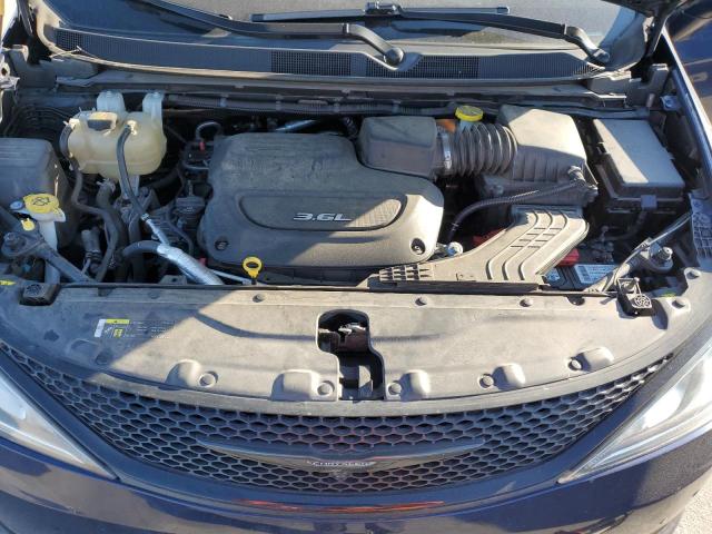 VIN 2C4RC1GG4JR171476 2018 Chrysler Pacifica, Limited no.12