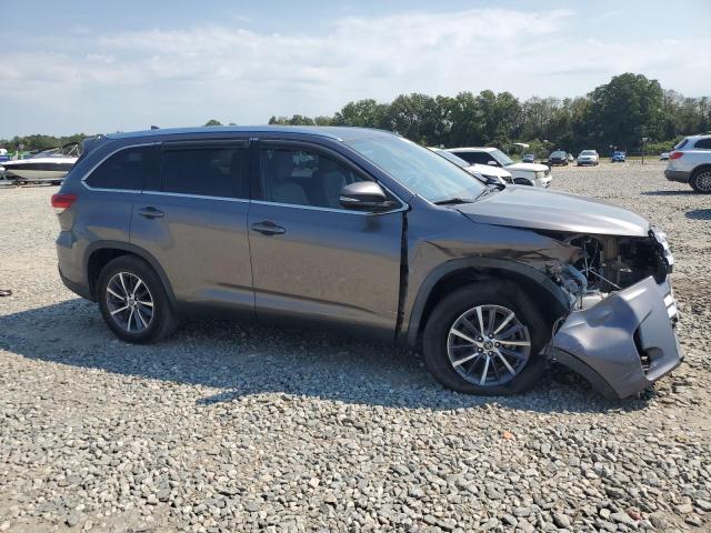 VIN 5TDKZRFH2KS566709 2019 Toyota Highlander, SE no.4