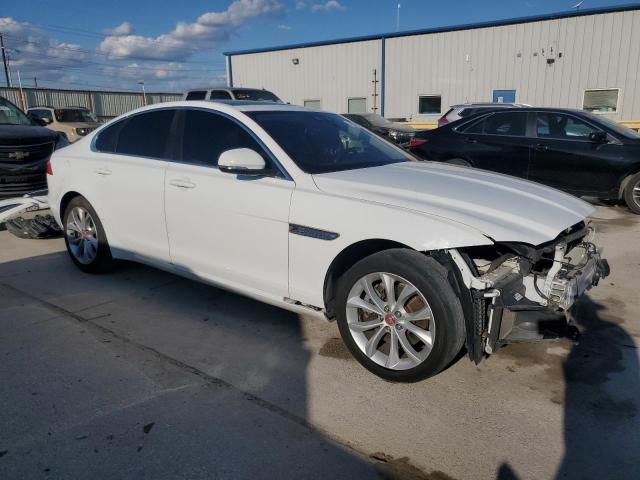 VIN SAJBD4FXXJCY69361 2018 Jaguar XF, Premium no.4