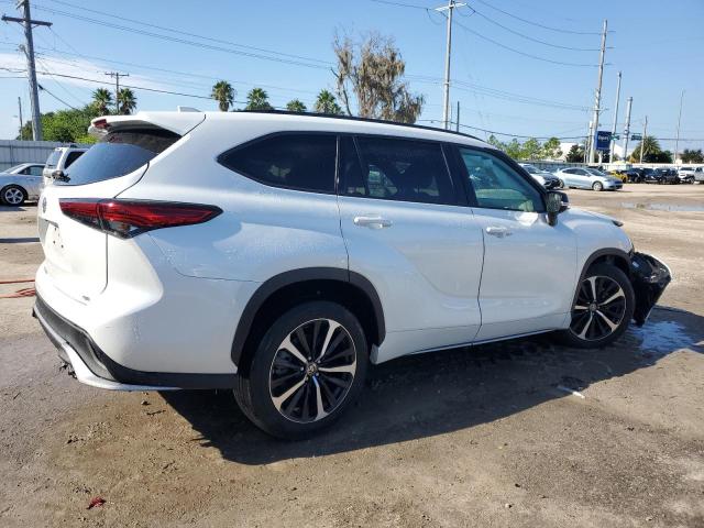 2022 TOYOTA HIGHLANDER - 5TDLZRAH9NS117639