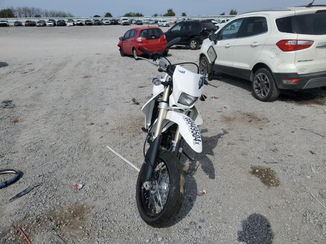 SUZUKI DR-Z400 SM 2022 white  gas JS1SK44A1N7101926 photo #3