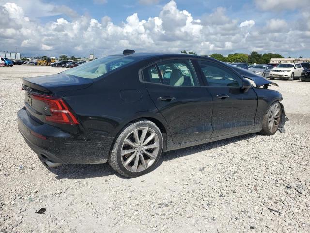 VIN 7JR102FK7KG010786 2019 Volvo S60, T5 Momentum no.3