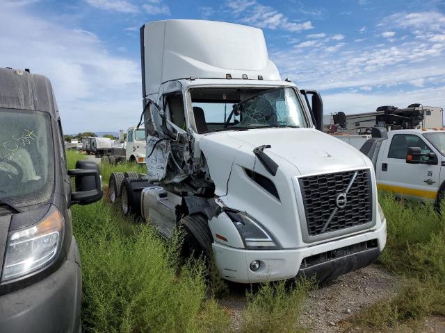 VOLVO VNR 2019 white  diesel 4V4WC9EH8KN192749 photo #1