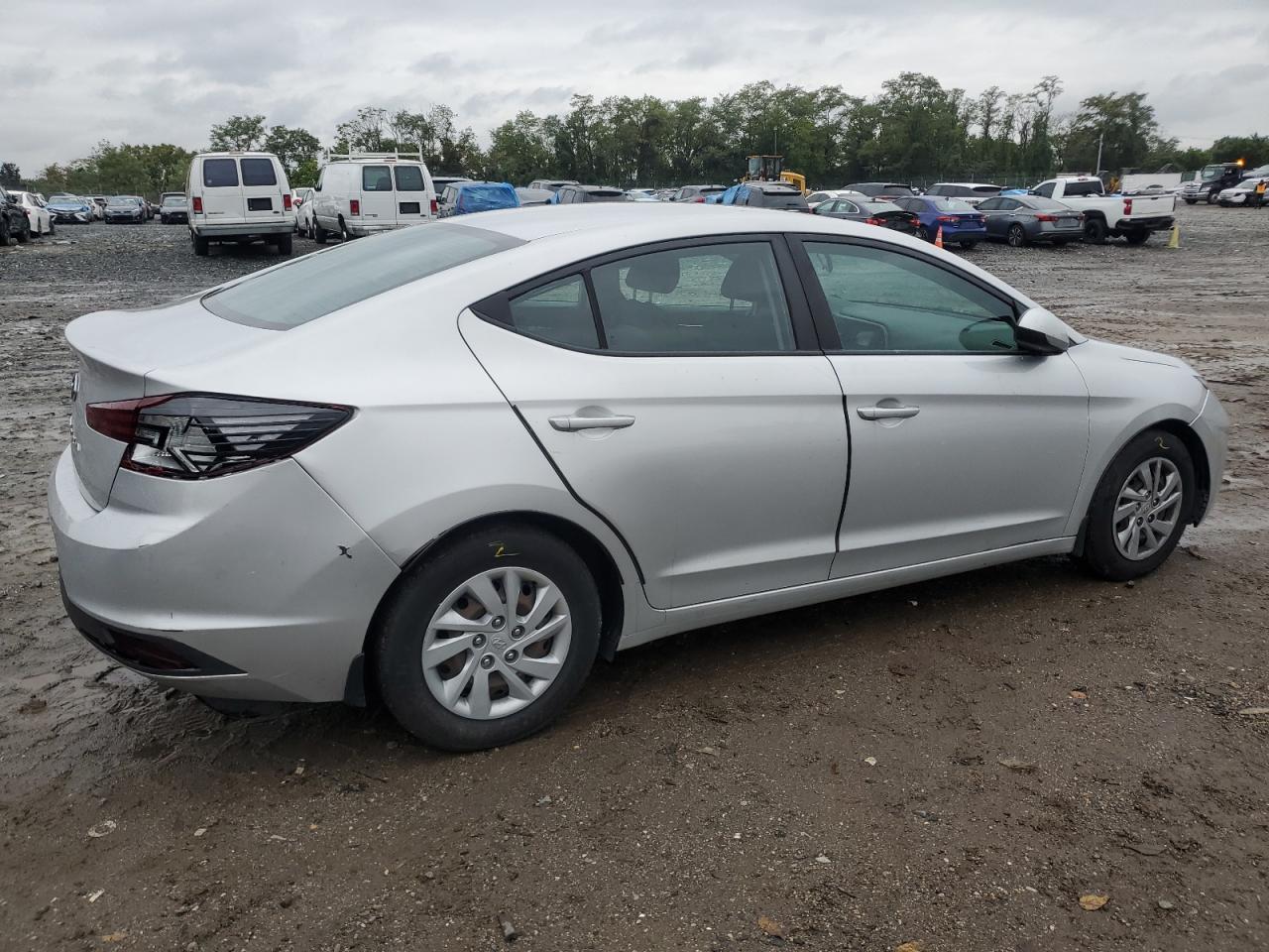 HYUNDAI ELANTRA SE