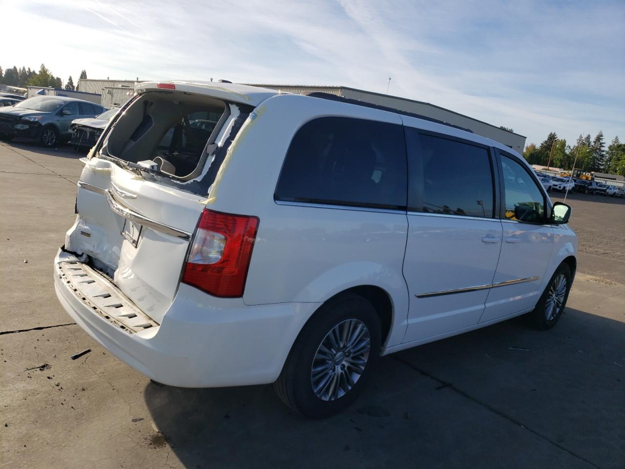 Lot #2879343351 2014 CHRYSLER TOWN & COU