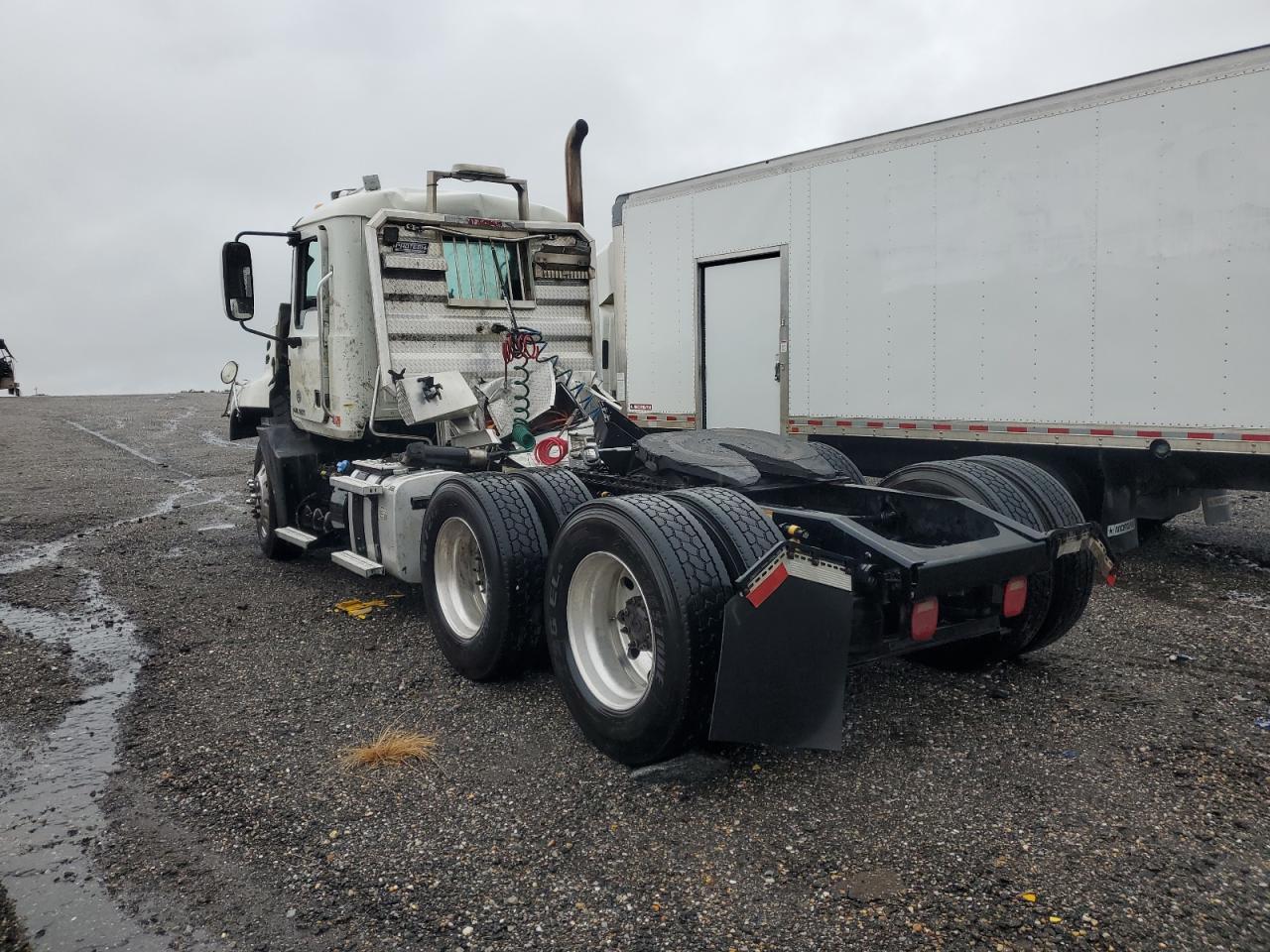 Lot #2921423492 2016 MACK 600 CXU600