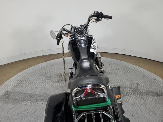 2016 HARLEY-DAVIDSON FLD SWITCH - 1HD1GZM15GC328853