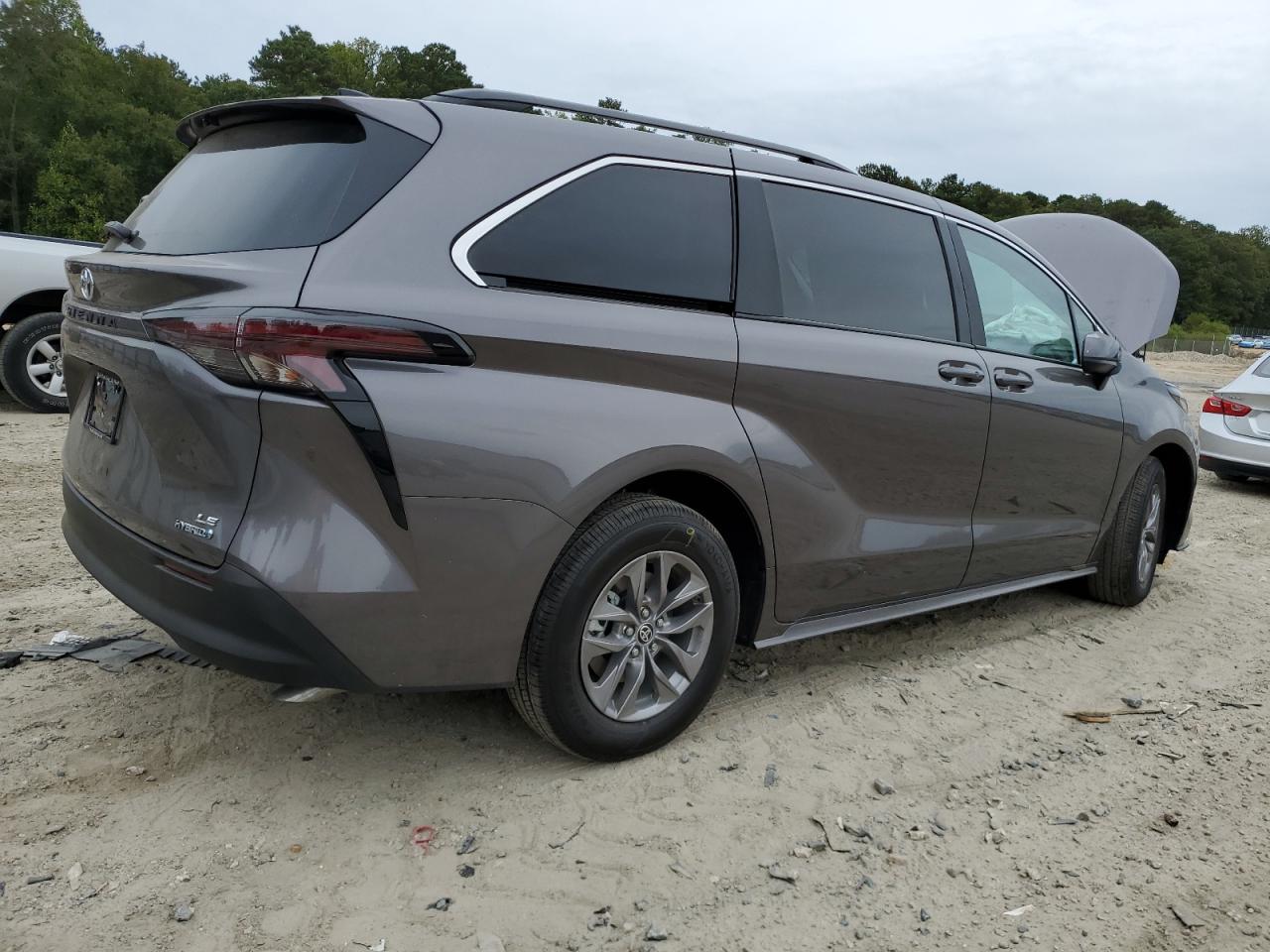 Lot #2912287990 2024 TOYOTA SIENNA LE