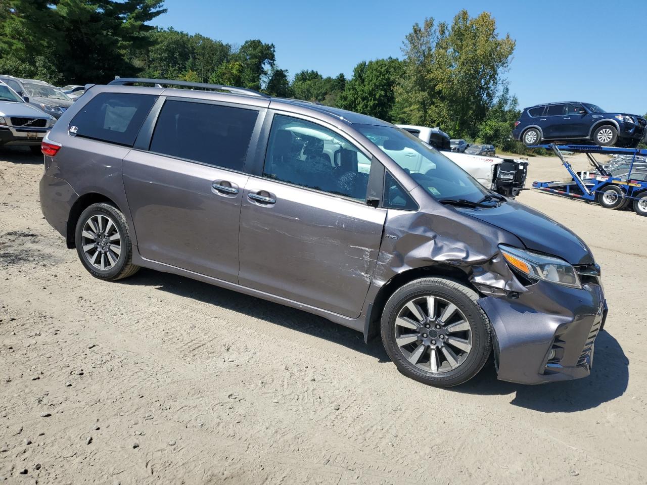 Lot #2989177612 2019 TOYOTA SIENNA XLE