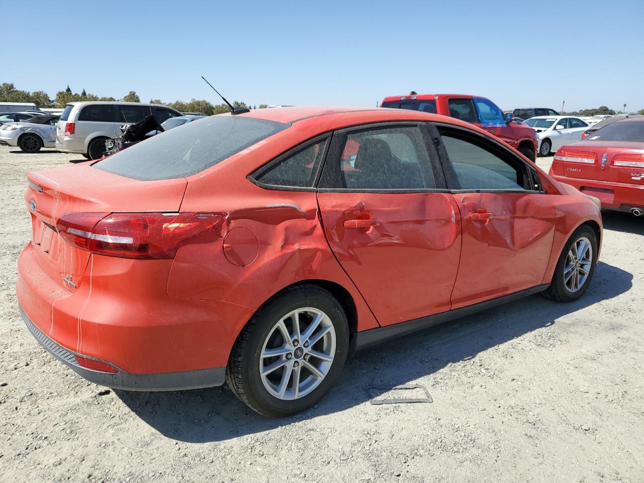 FORD FOCUS SE 2015 red sedan 4d gas 1FADP3F25FL282978 photo #4