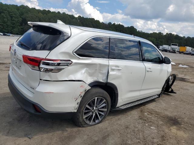 VIN 5TDKZRFH2JS540397 2018 Toyota Highlander, SE no.3