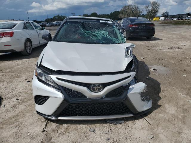 VIN 4T1B61HK1JU125632 2018 Toyota Camry, Xse no.5