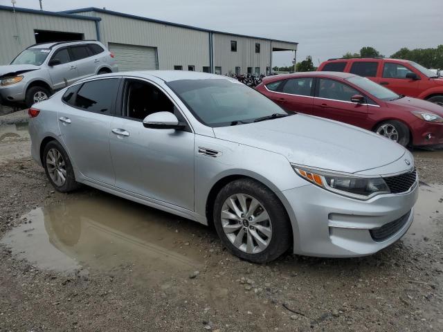 VIN 5XXGT4L31HG156173 2017 KIA Optima, LX no.4