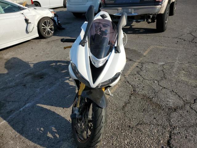 TRIUMPH MOTORCYCLE DAYTONA 67 2014 white  gas SMTA02YK7EJ610969 photo #3