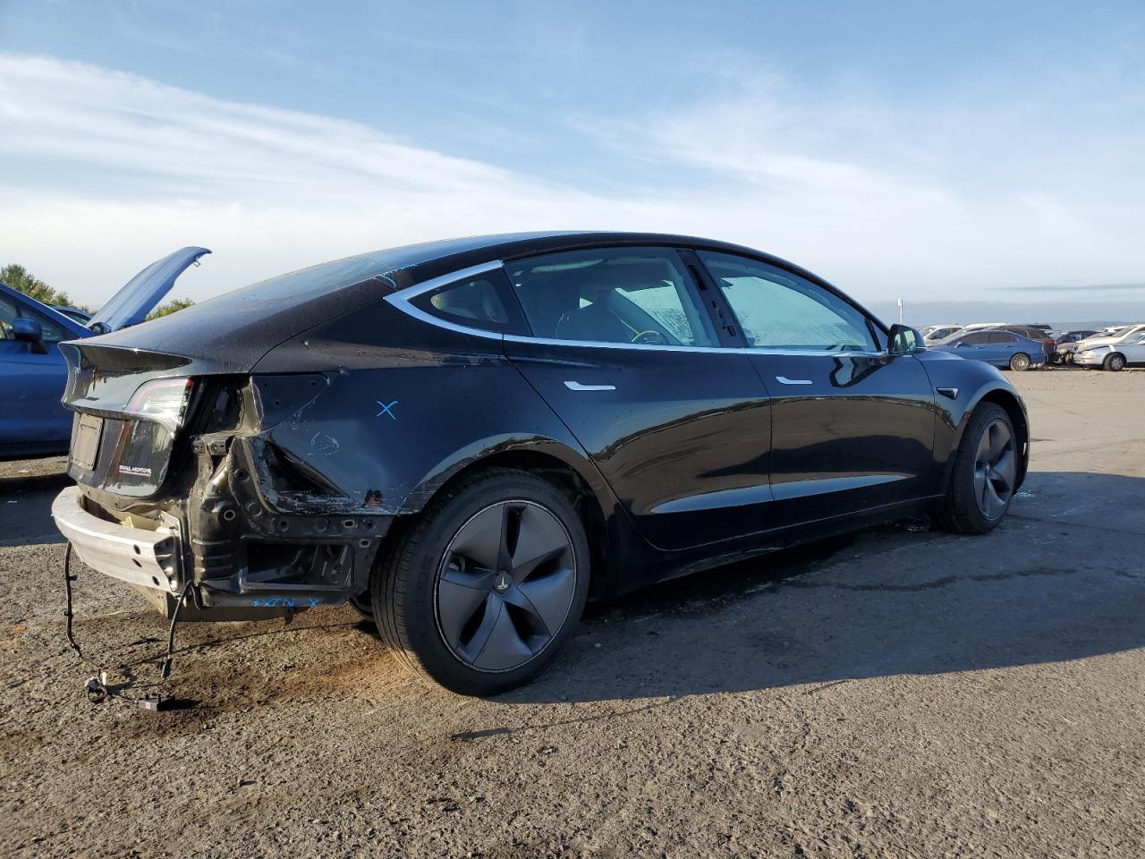 Lot #2994093256 2019 TESLA MODEL 3