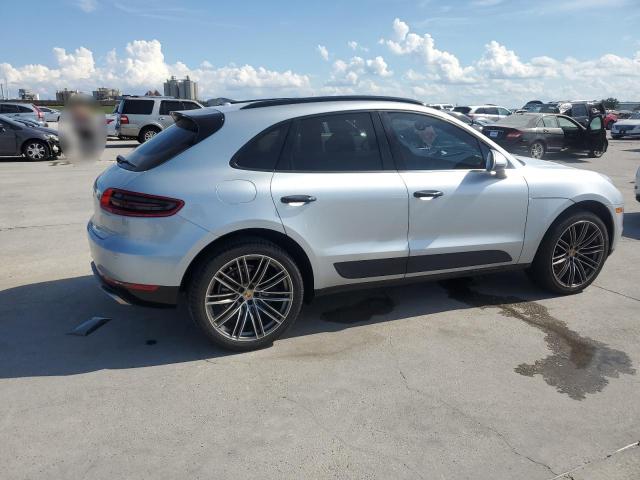 VIN WP1AA2A56HLB83730 2017 PORSCHE MACAN no.3