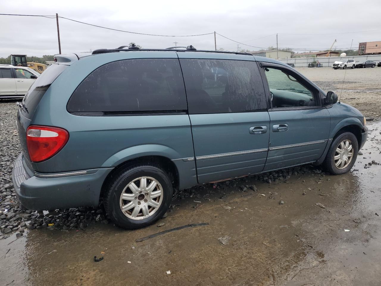 Lot #2907210624 2005 CHRYSLER TOWN & COU