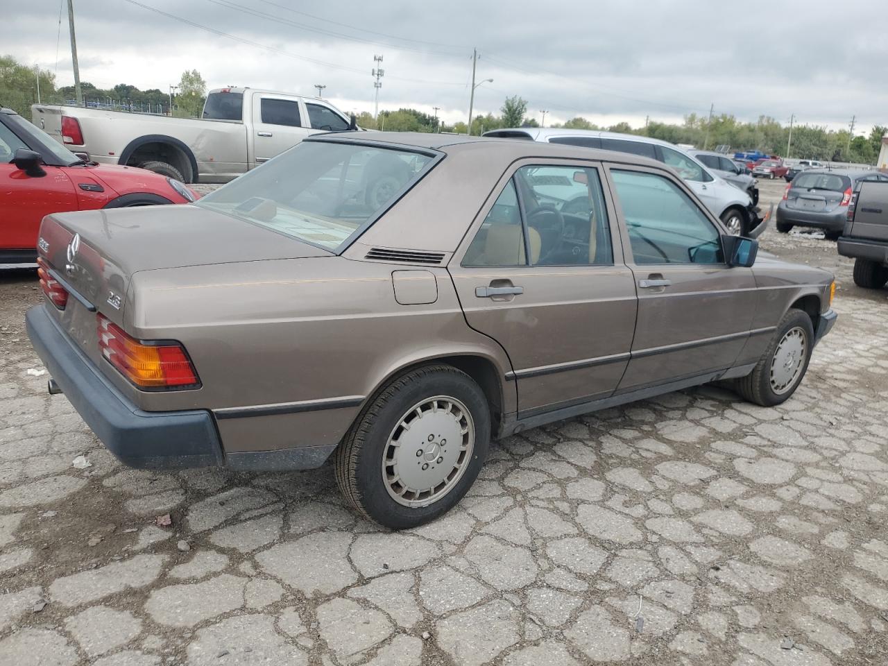 MERCEDES-BENZ 190 E 2.3 1987 tan sedan 4d gas WDBDA28D7HF314740 photo #4