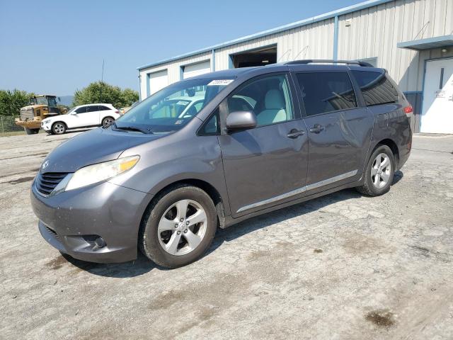 2011 TOYOTA SIENNA LE 2011