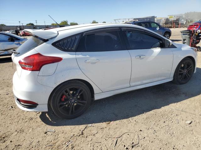 VIN 1FADP3L97JL332094 2018 FORD FOCUS no.3