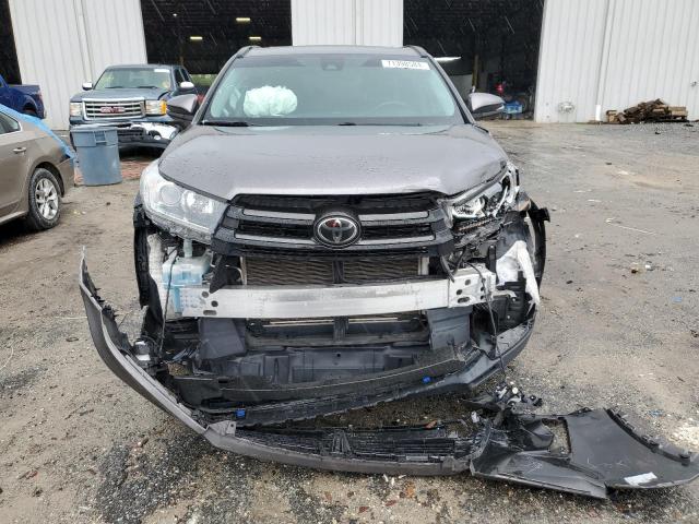 VIN 5TDKZRFH8JS287909 2018 Toyota Highlander, SE no.5