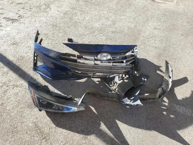 2019 HYUNDAI ELANTRA SE - 5NPD74LF8KH448576