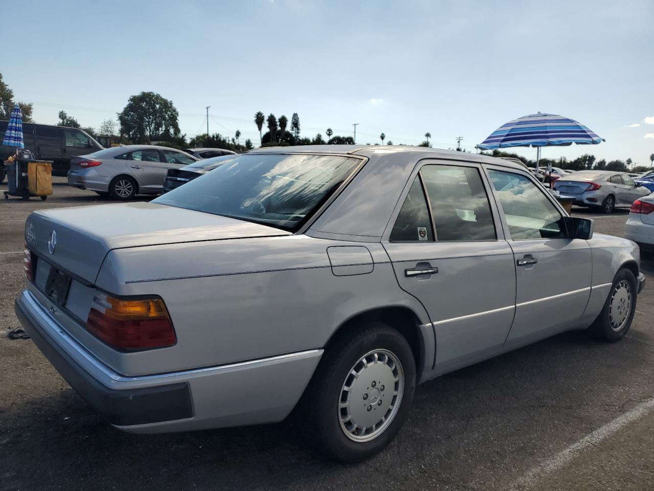 MERCEDES-BENZ 300 E 1990 gray sedan 4d gas WDBEA30D7LB246817 photo #4