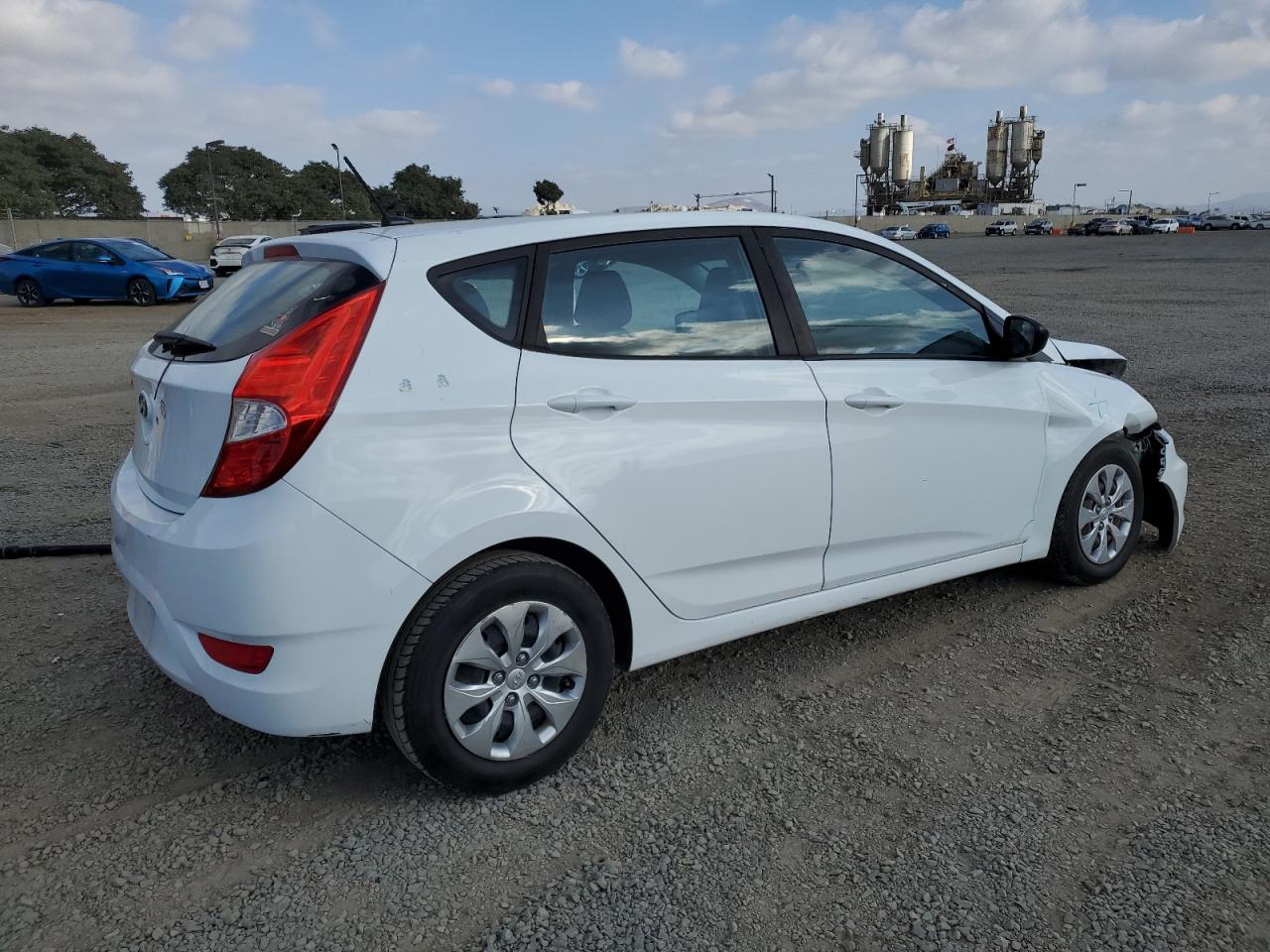 HYUNDAI ACCENT SE 2017 white  gas KMHCT5AE4HU337850 photo #4