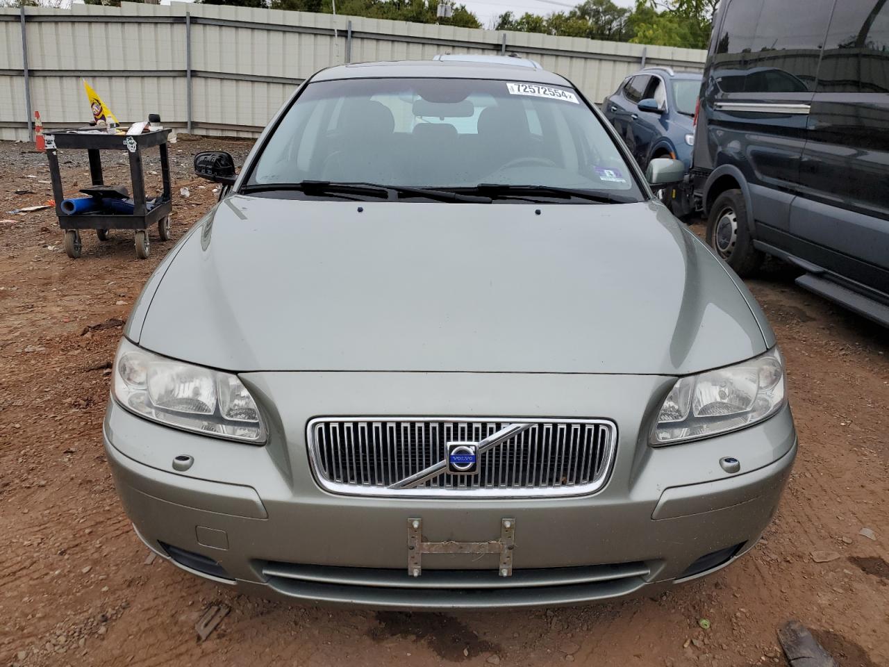 Lot #2955306601 2006 VOLVO V70