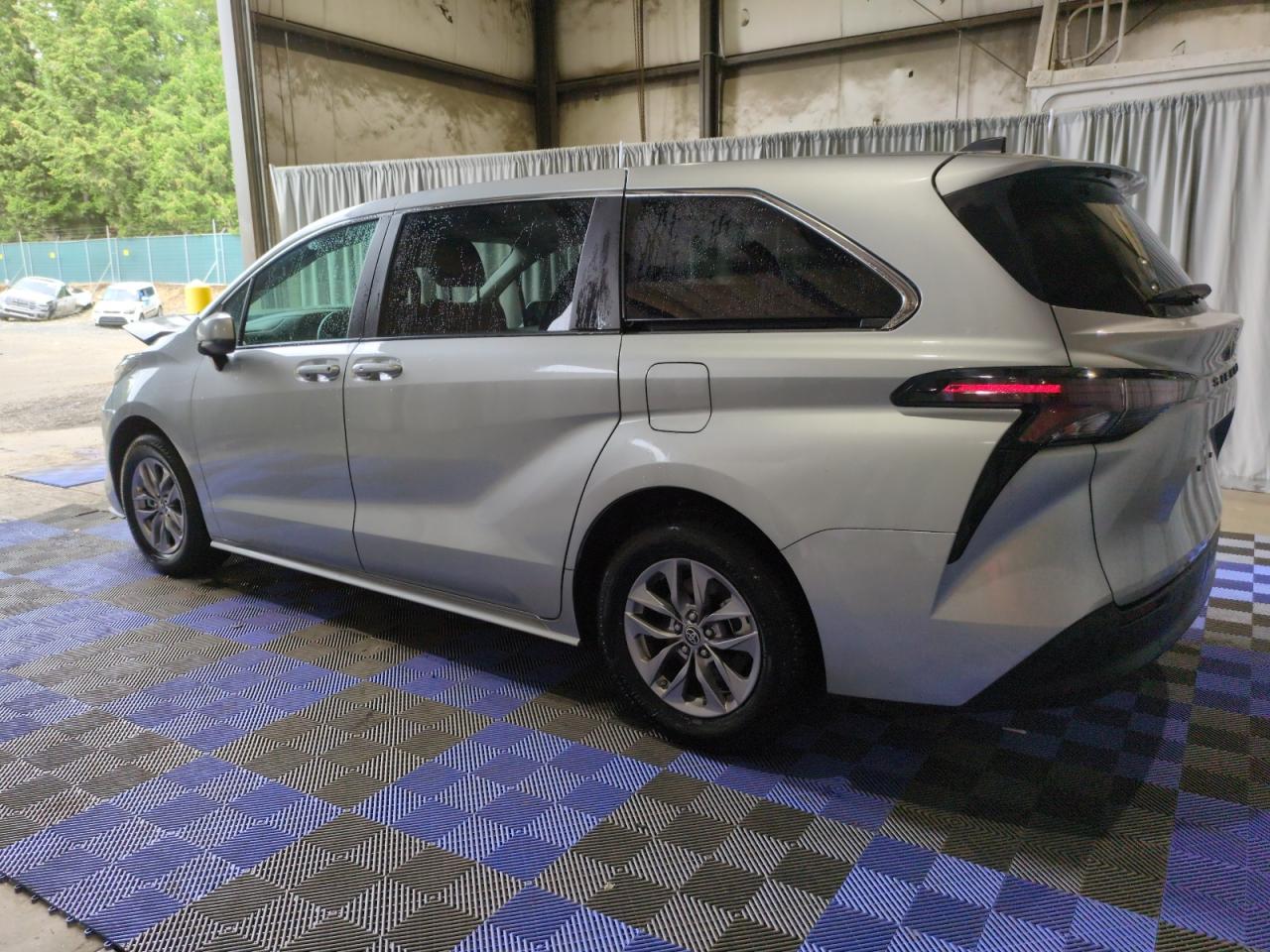 Lot #2852283745 2023 TOYOTA SIENNA LE