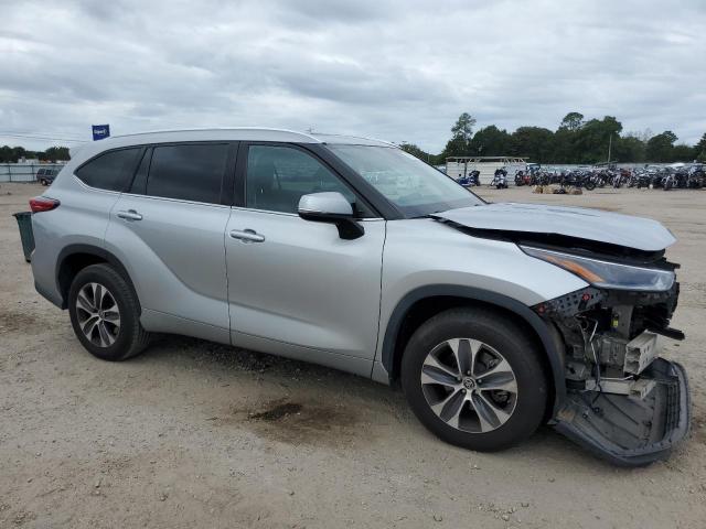 VIN 5TDGZRAH3MS071970 2021 Toyota Highlander, Xle no.4