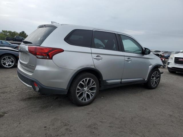 VIN JA4AZ3A34JZ061556 2018 Mitsubishi Outlander, SE no.3