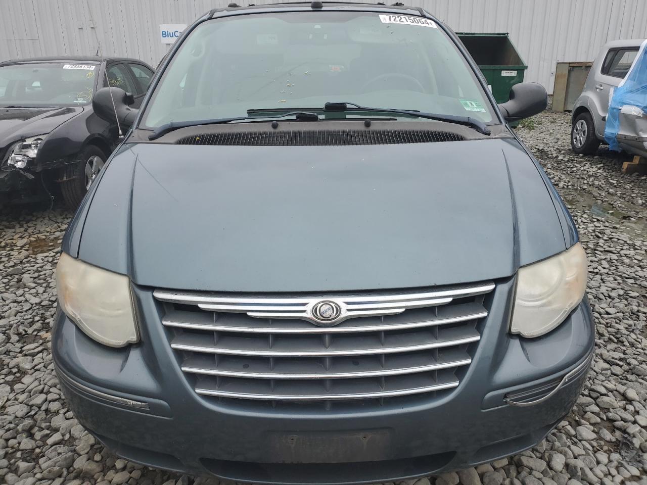 Lot #2907210624 2005 CHRYSLER TOWN & COU