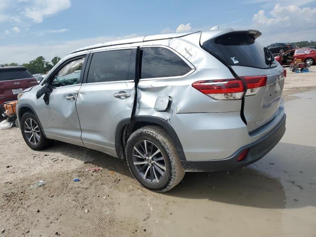 VIN 5TDKZRFHXJS529650 2018 Toyota Highlander, SE no.2