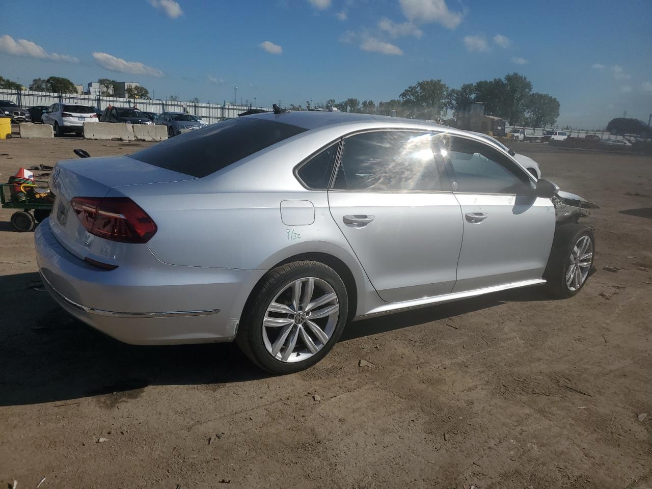 Lot #2907389091 2019 VOLKSWAGEN PASSAT WOL