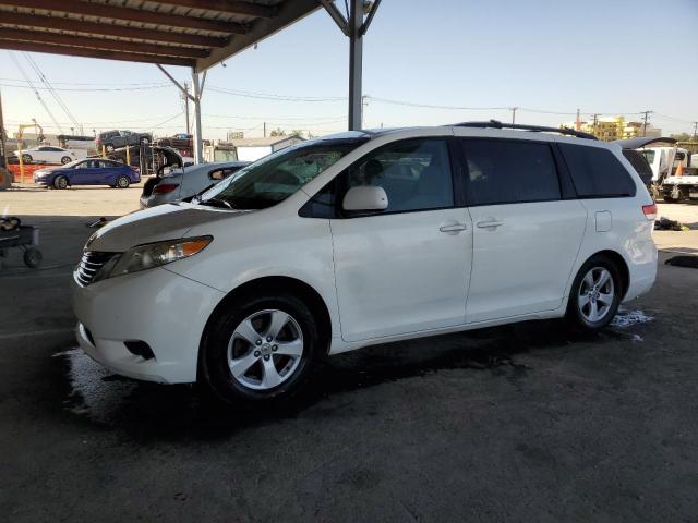 2011 TOYOTA SIENNA LE 2011