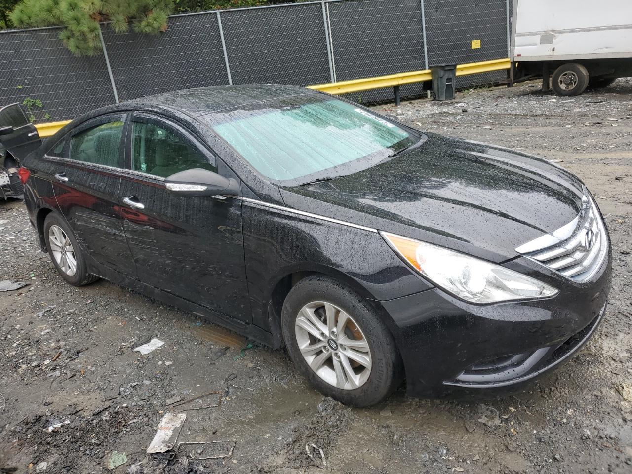 Lot #3020623971 2014 HYUNDAI SONATA GLS