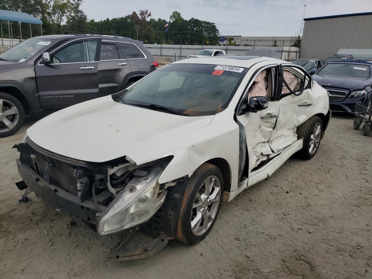 NISSAN MAXIMA S