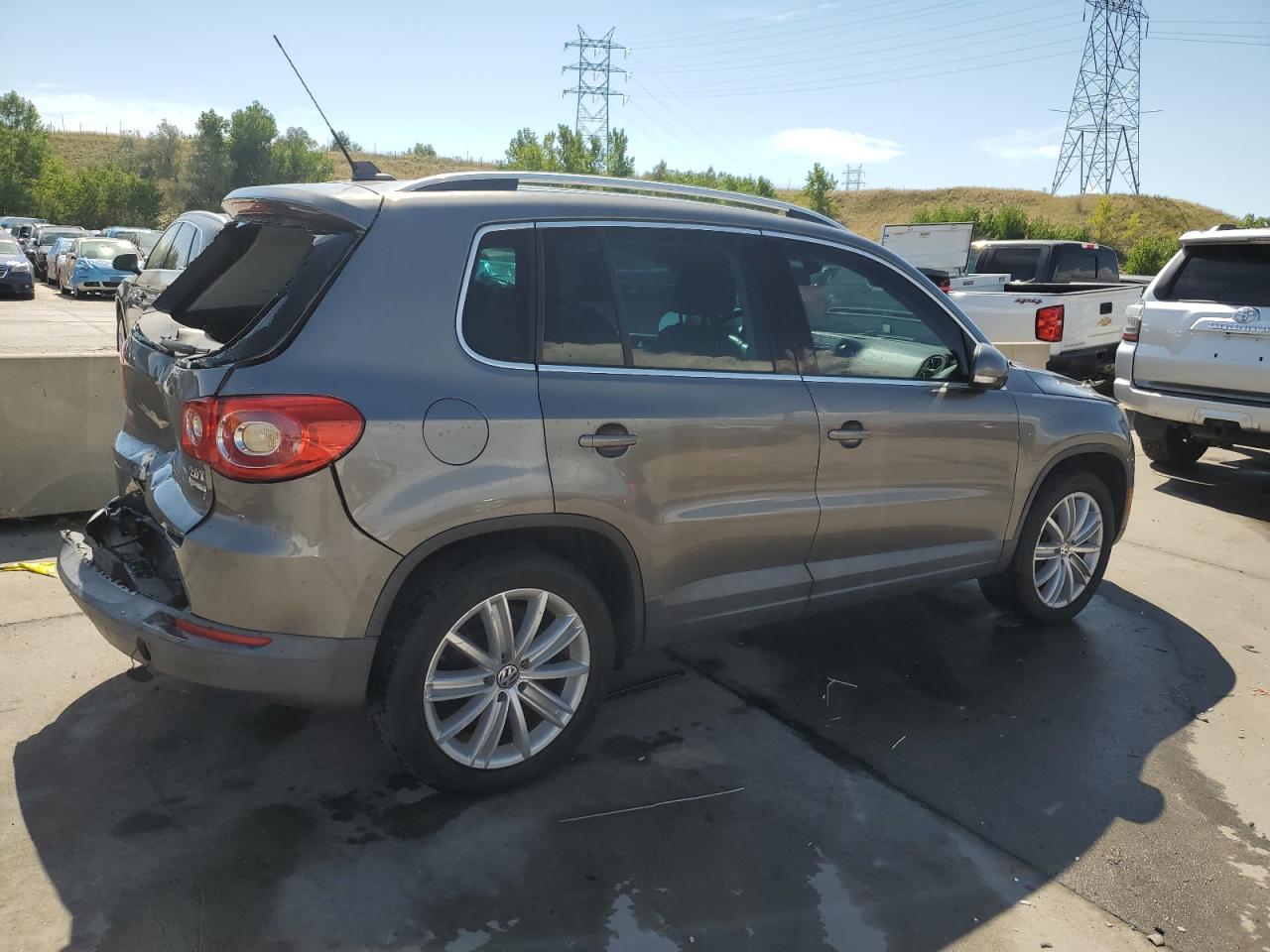 Lot #3029708088 2010 VOLKSWAGEN TIGUAN SE