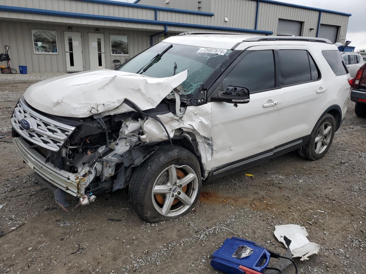  Salvage Ford Explorer