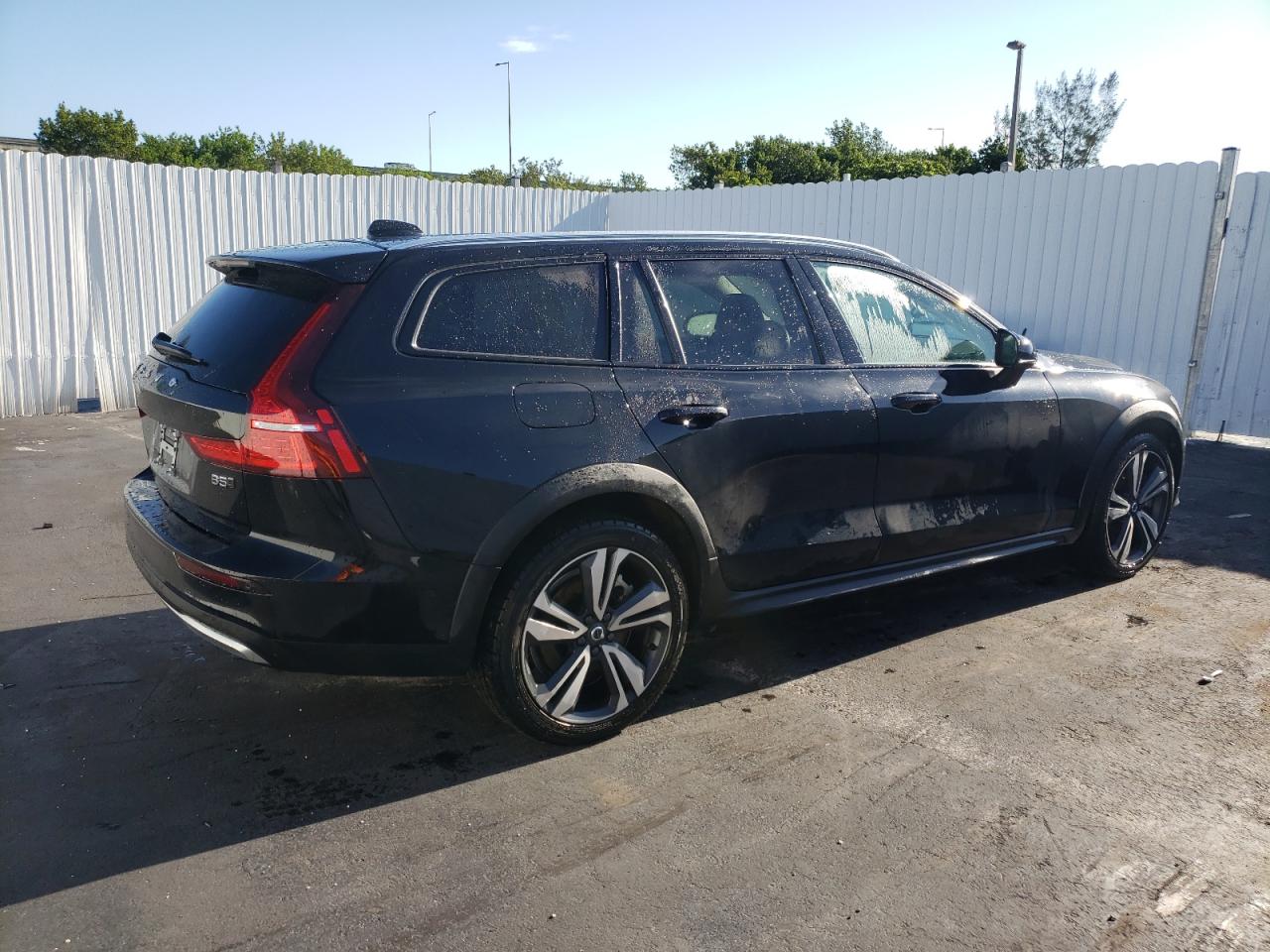 2024 Volvo V60, PLUS