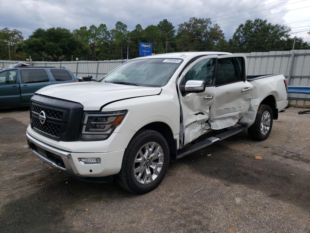  Salvage Nissan Titan