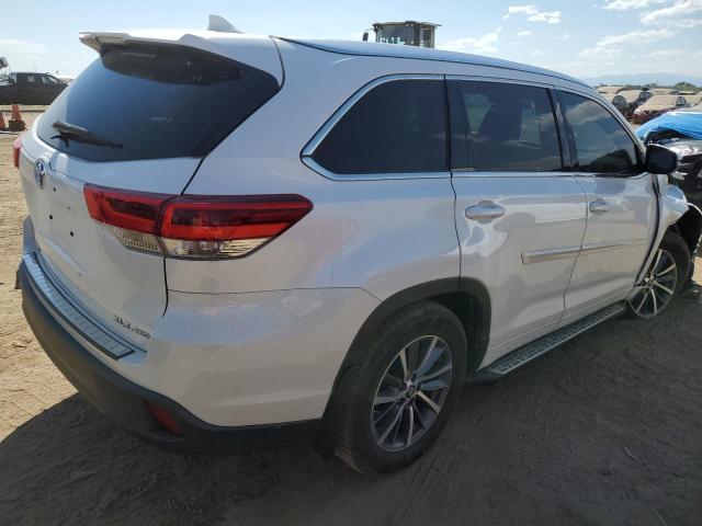 VIN 5TDJZRFH1HS371205 2017 Toyota Highlander, SE no.3