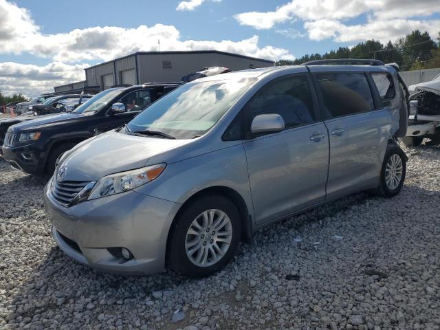 VIN 5TDYZ3DCXHS769838 2017 Toyota Sienna, Xle no.1