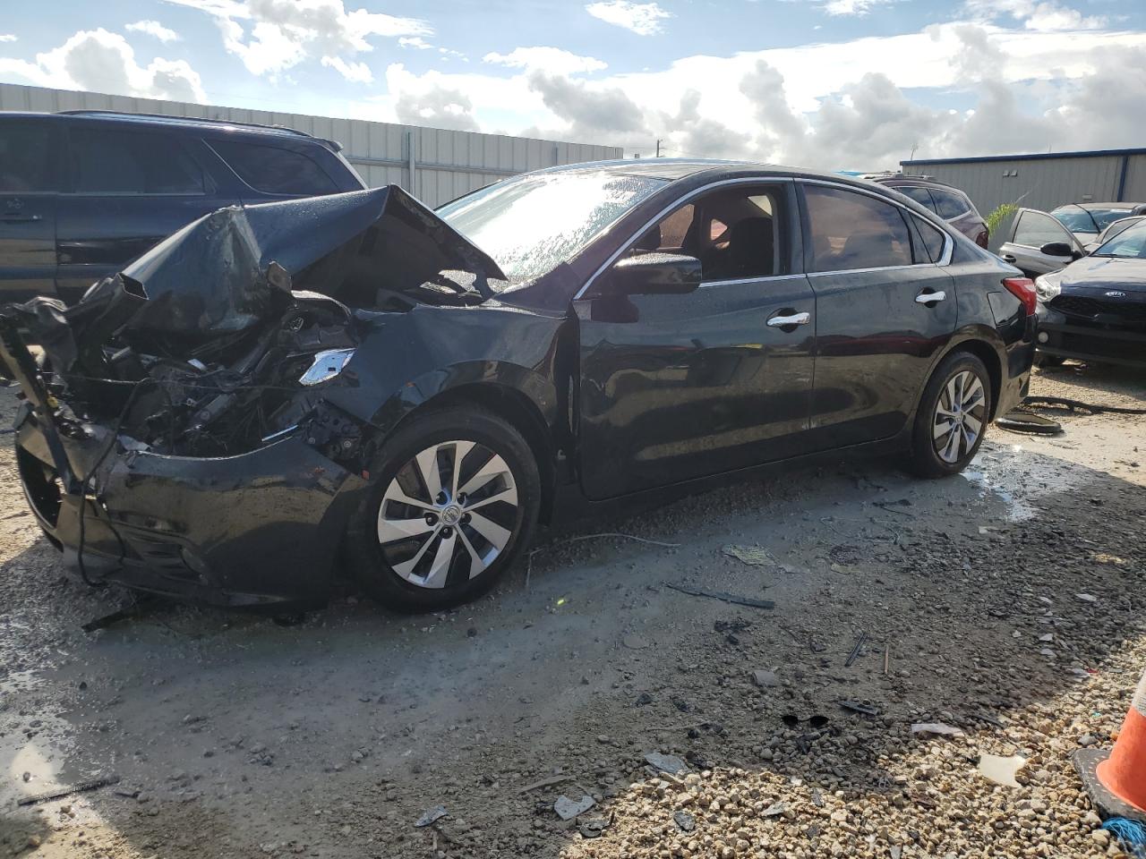  Salvage Nissan Altima