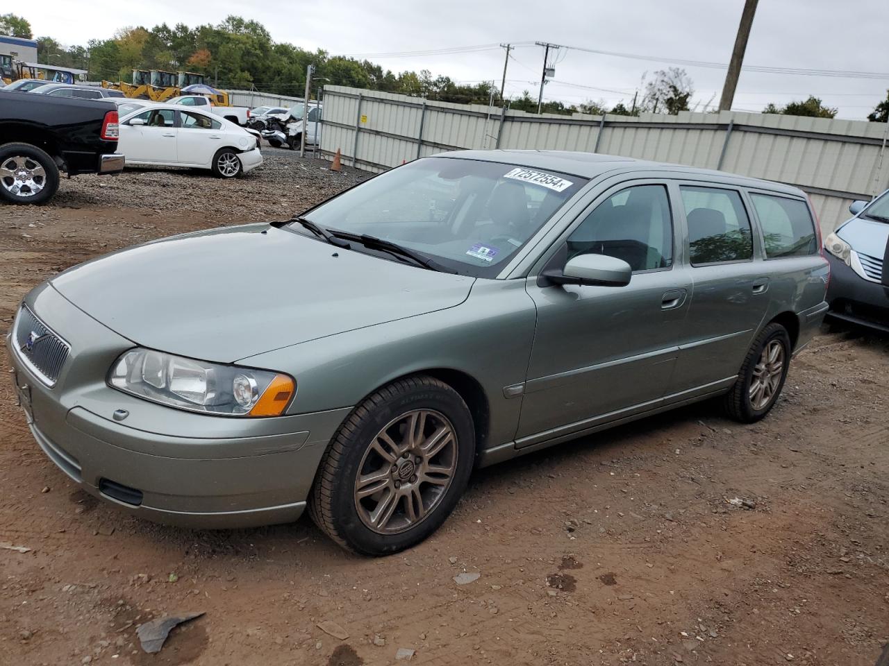 Lot #2955306601 2006 VOLVO V70