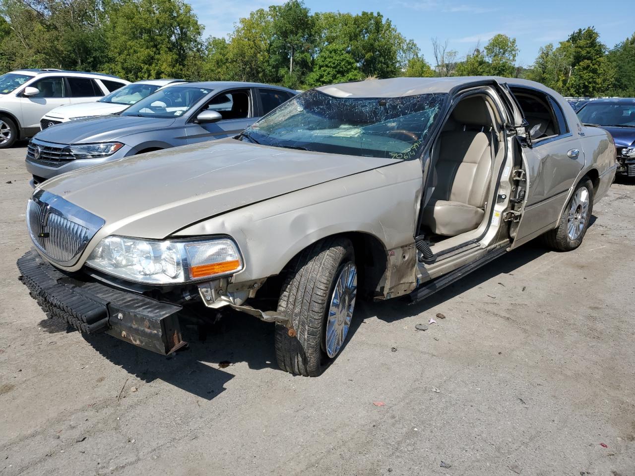 Lincoln Town Car 2011 Signature Limited