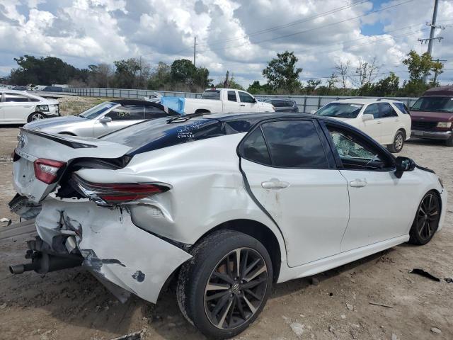 VIN 4T1B61HK1JU125632 2018 Toyota Camry, Xse no.3