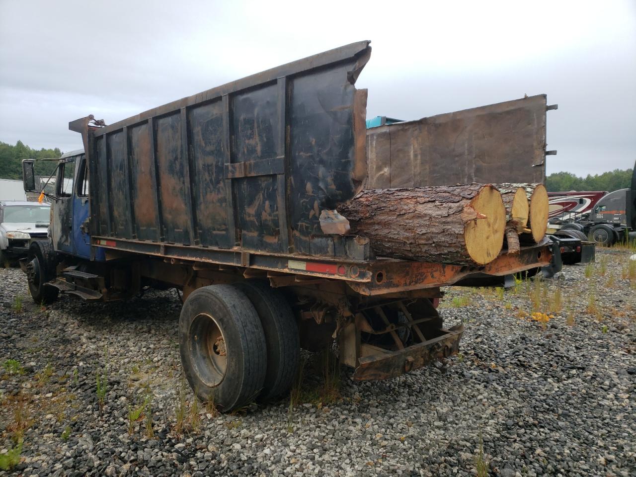 Lot #2871147402 1999 INTERNATIONAL 4000 4700