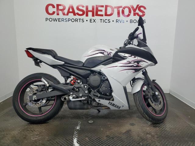 YAMAHA FZ6 R 2009 white  gas JYARJ18E89A001488 photo #1